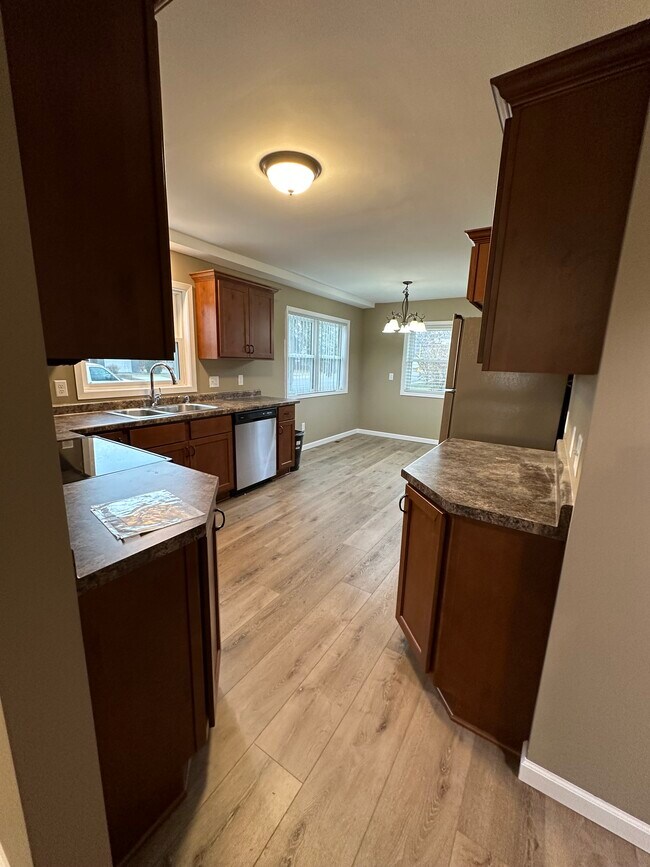 Building Photo - 831 25th Ave N