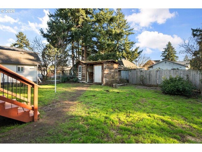 Building Photo - Classic Portland bungalow in Northeast Portland Available July 1st!