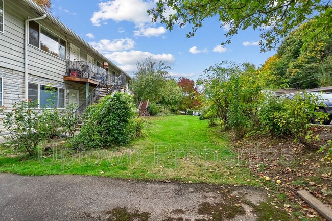 Building Photo - 1515 SW Custer Dr