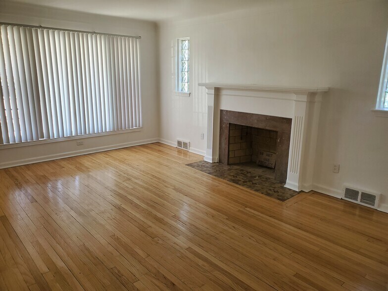 Building Photo - 17467 Roseville Blvd