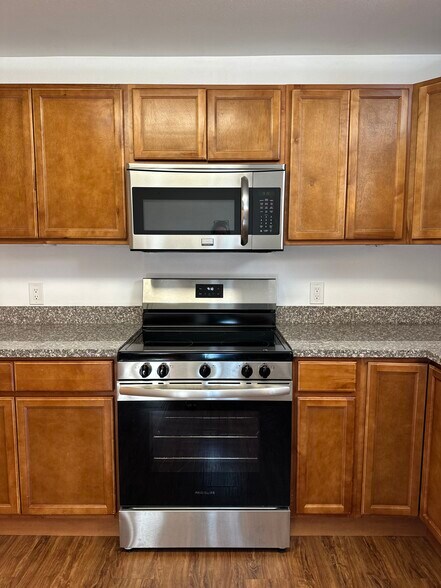 Building Photo - 22020 Village Way Dr