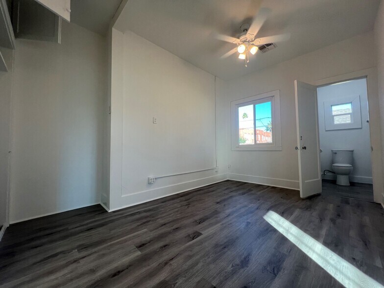 Building Photo - 312 W Lynwood St