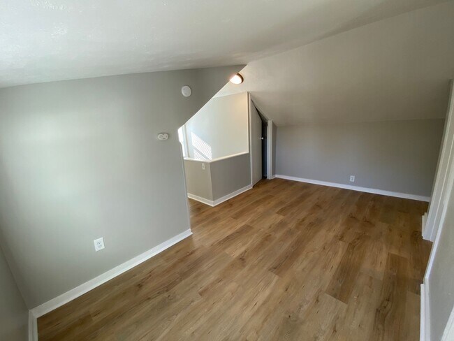 Building Photo - 1025 S 28th St