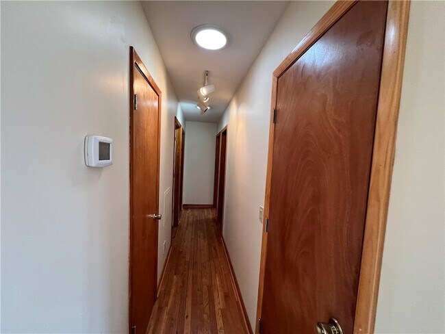 Building Photo - 340 Campbell Rd