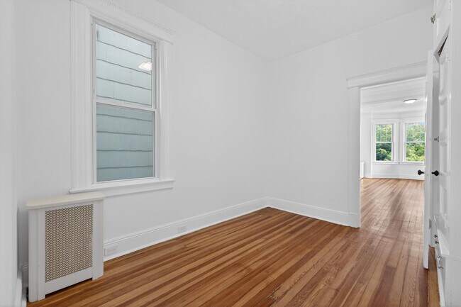 Building Photo - 42 Duer Pl
