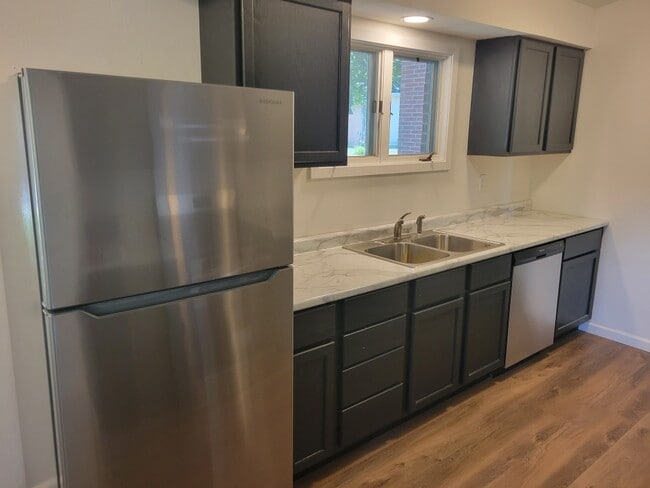 Building Photo - 305 Naples Dr
