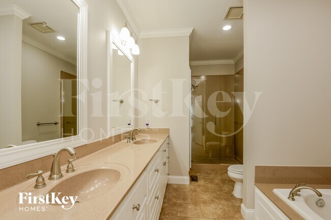 Building Photo - 121 Sawgrass Ln N