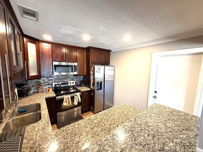 Building Photo - Desirable Home in Lincoln Village – A must see!