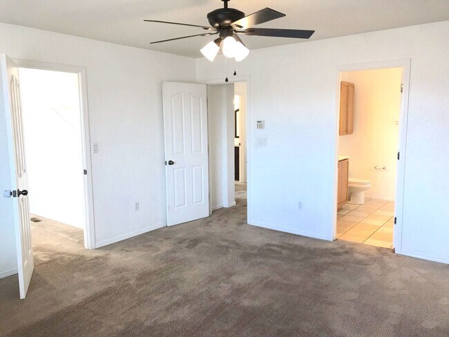 Building Photo - Spacious 4 bedroom Northern Meadows Home with Refriderated Air!