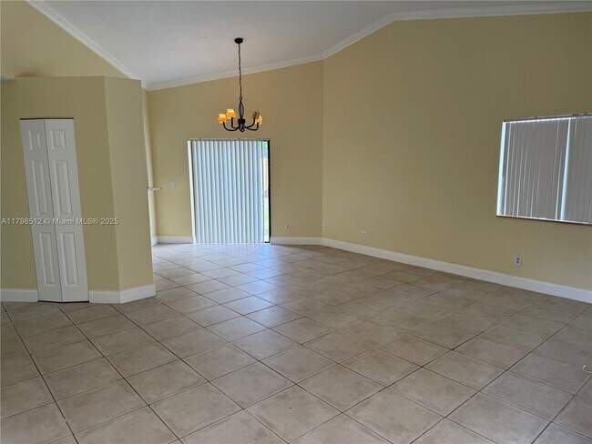Building Photo - 920 SW 111th Ave
