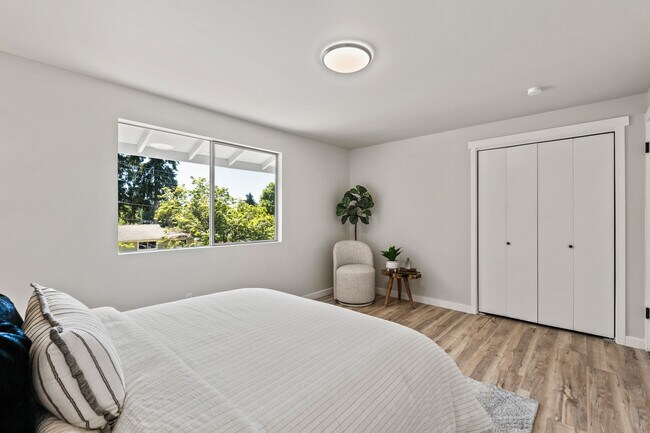 Building Photo - 13726 SE 24th St