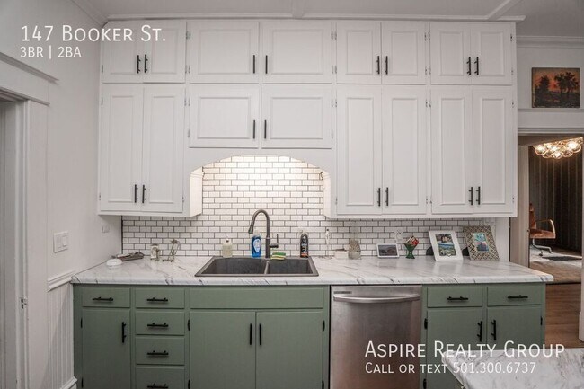 Building Photo - 147 S Booker St