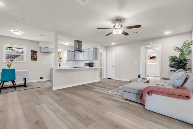 Building Photo - 1714 Pamela Ln