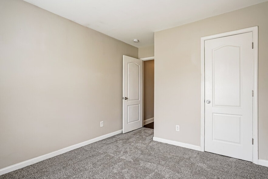 Building Photo - 535 Kerriann Ln