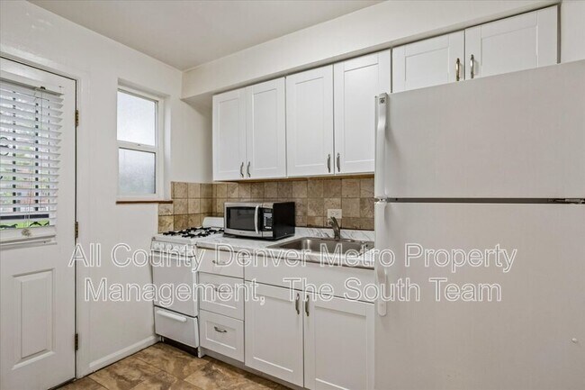 Building Photo - 10207 E 14th Ave
