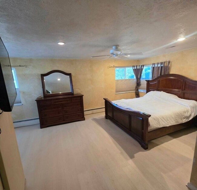 Building Photo - Charming Country Living Home with Modern Amenities!