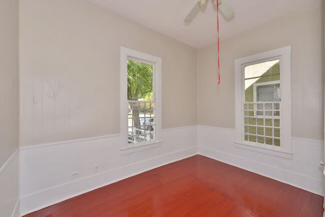 Building Photo - Nice Historic Home Near  Downtown