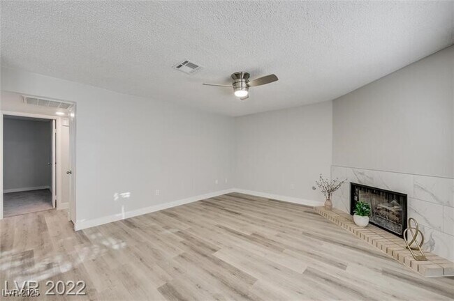Building Photo - 853 Rock Springs Dr