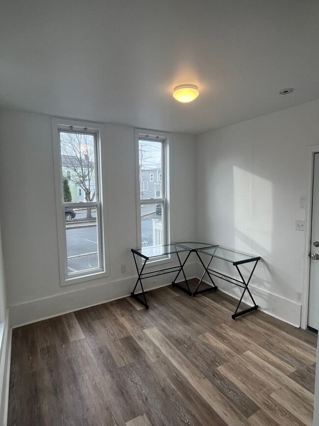 Building Photo - 355 Washington St