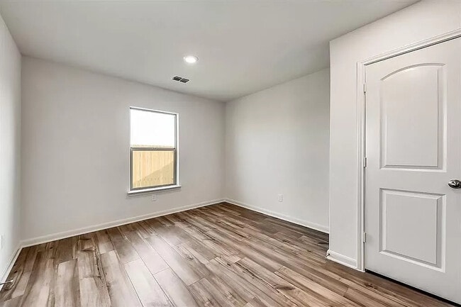 Building Photo - Room in House on Musselshell Dr