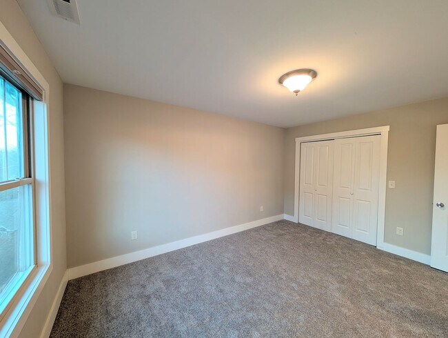 Building Photo - Arden Rental!