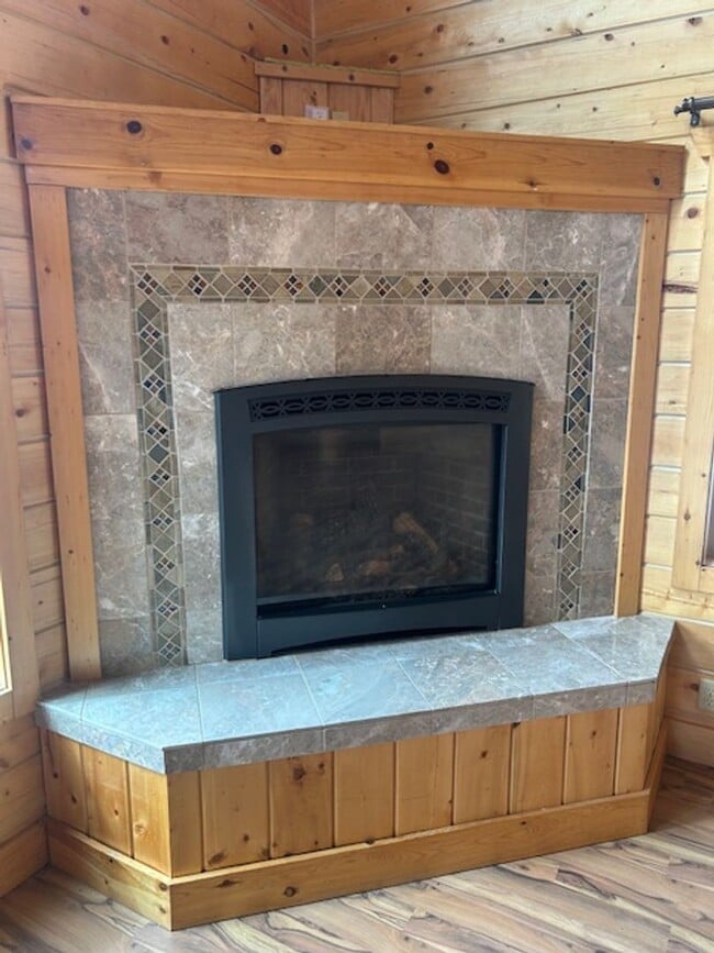 Building Photo - Gorgeous Log Home with infloor heat.  Two level lots with RV parking and dumpstation.