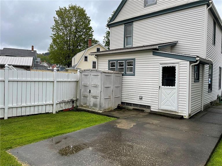 Building Photo - 156 Leach Ave