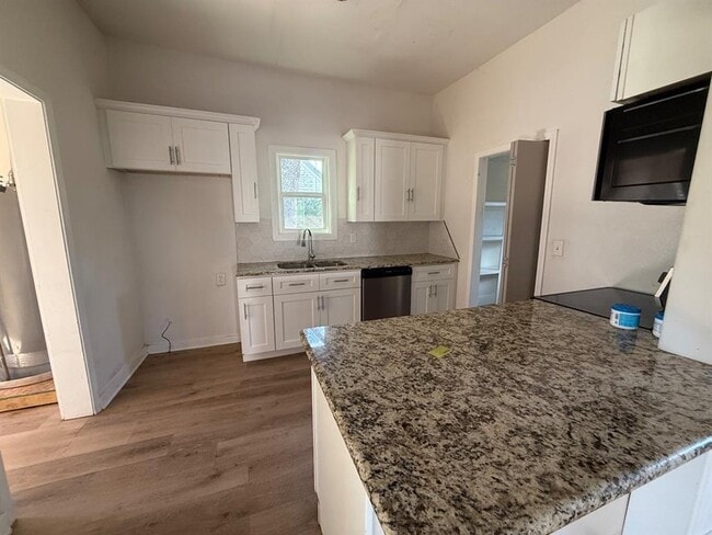 Building Photo - 105 S Magnolia St