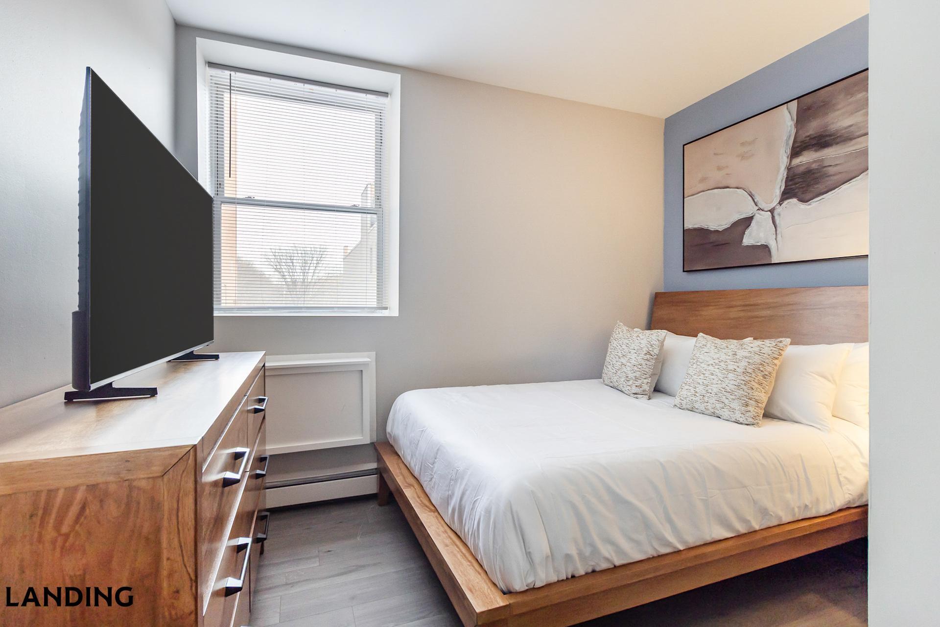 Building Photo - 265 College St