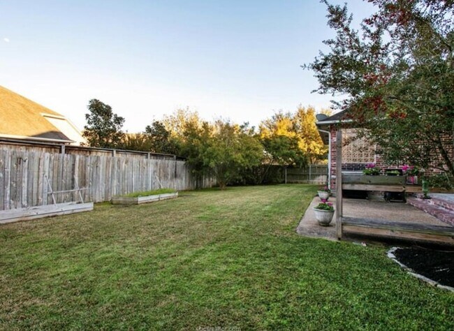 Building Photo - 821 Plum Hollow Dr