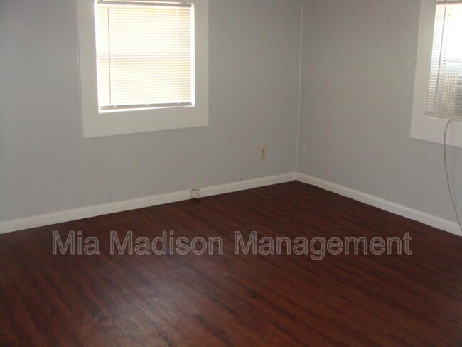 Building Photo - 1226 E Henry St