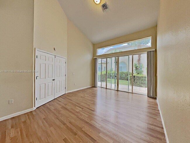 Building Photo - 8101 Madison Lakes Cir S