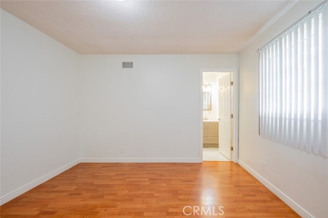 Building Photo - 6933 Fallbrook Ave