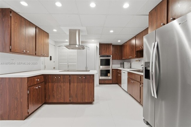 Building Photo - 10155 Collins Ave