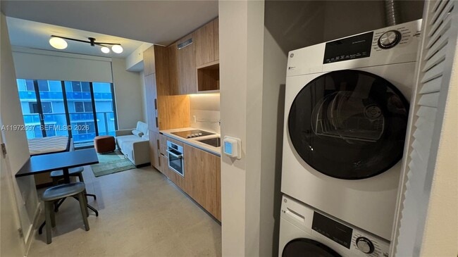 Building Photo - 11 NE 6th St