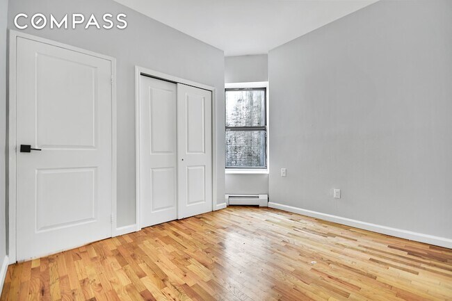 Building Photo - 307 E 105th St
