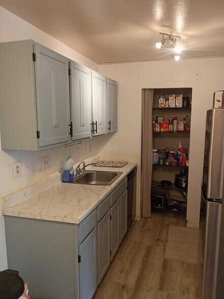 Building Photo - 451 Golden Cir