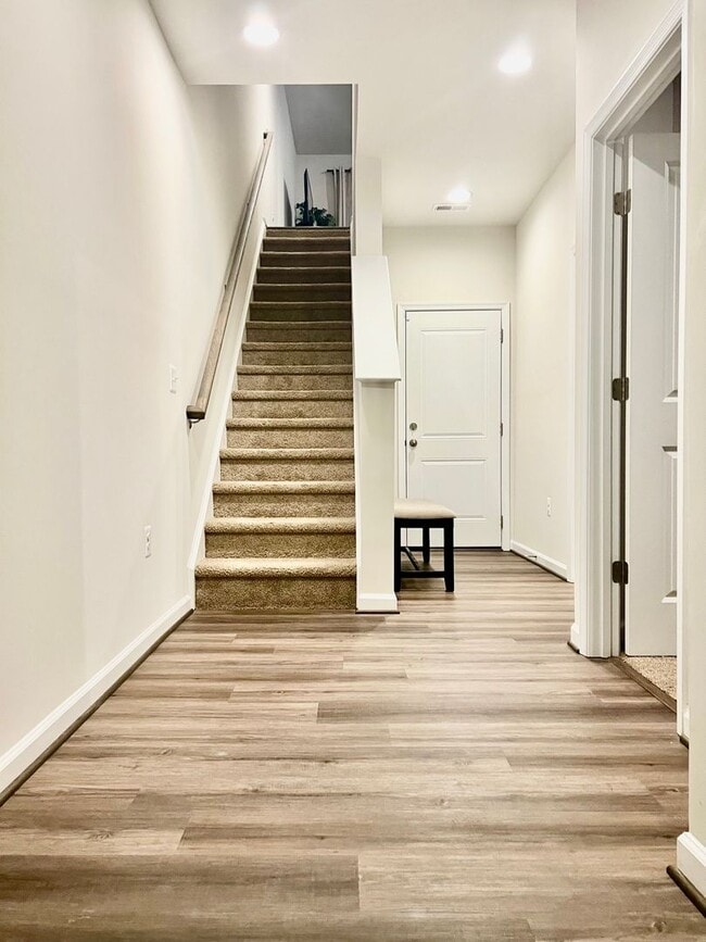 Building Photo - 2209 Swallowtail Ln