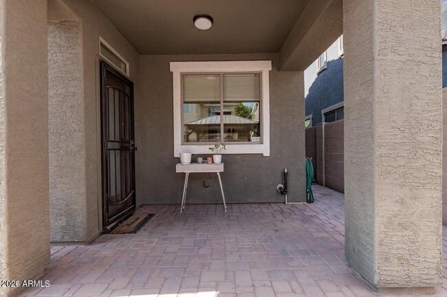 Building Photo - 4337 E Vaughn Ave