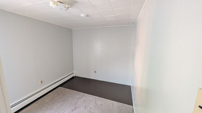 Building Photo - Spacious 3 BR on quiet Columbia street!