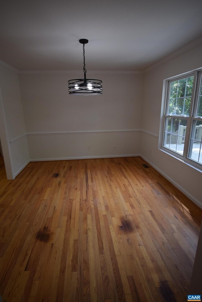 Building Photo - 19 Woodlawn Dr