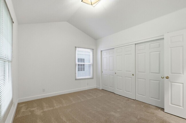 Building Photo - Gorgeous 5-Bedroom Los Gatos Home