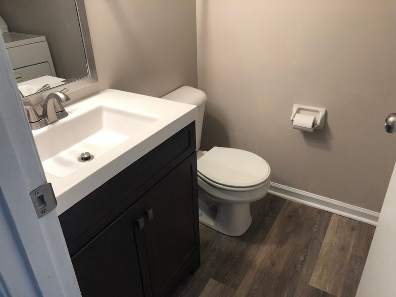 Bath - 351 Chadwick Pl