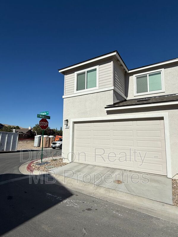 Building Photo - 1640 Prancer St