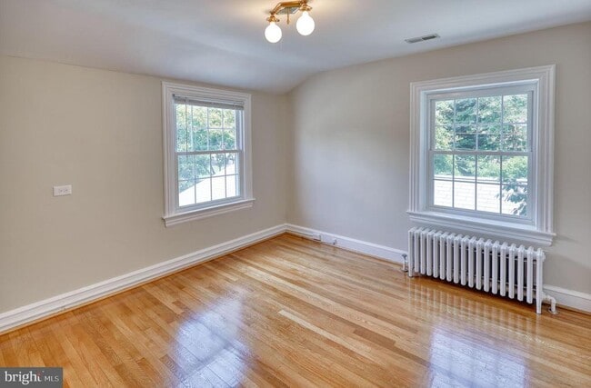Building Photo - 6912 Oakridge Ave