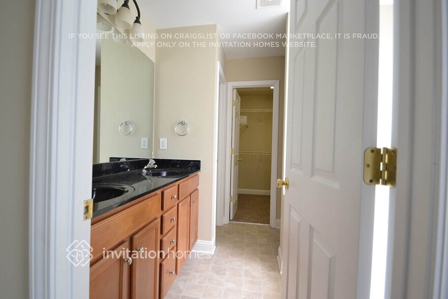 Building Photo - 9203 High Rock Dr