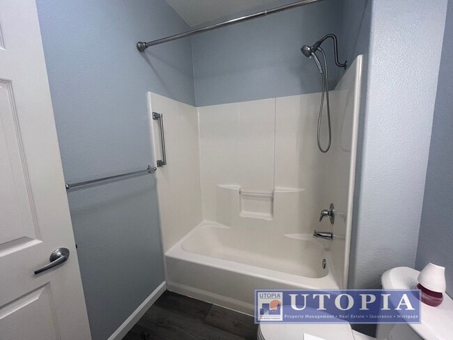 Building Photo - Recently Upgraded, Bi-Level Condo Downtown...