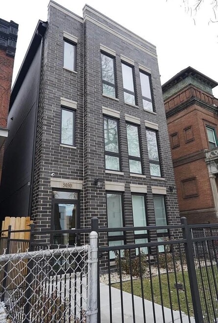 Building Photo - 5030 S Prairie Ave
