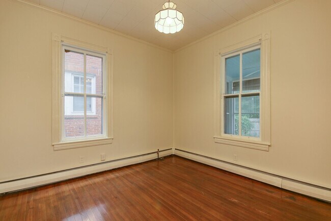 Building Photo - 146 Florida Ave
