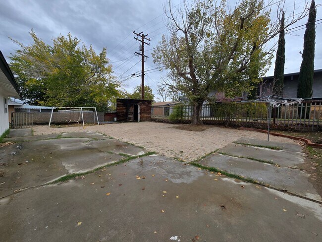 Building Photo - 44414 Andale Ave